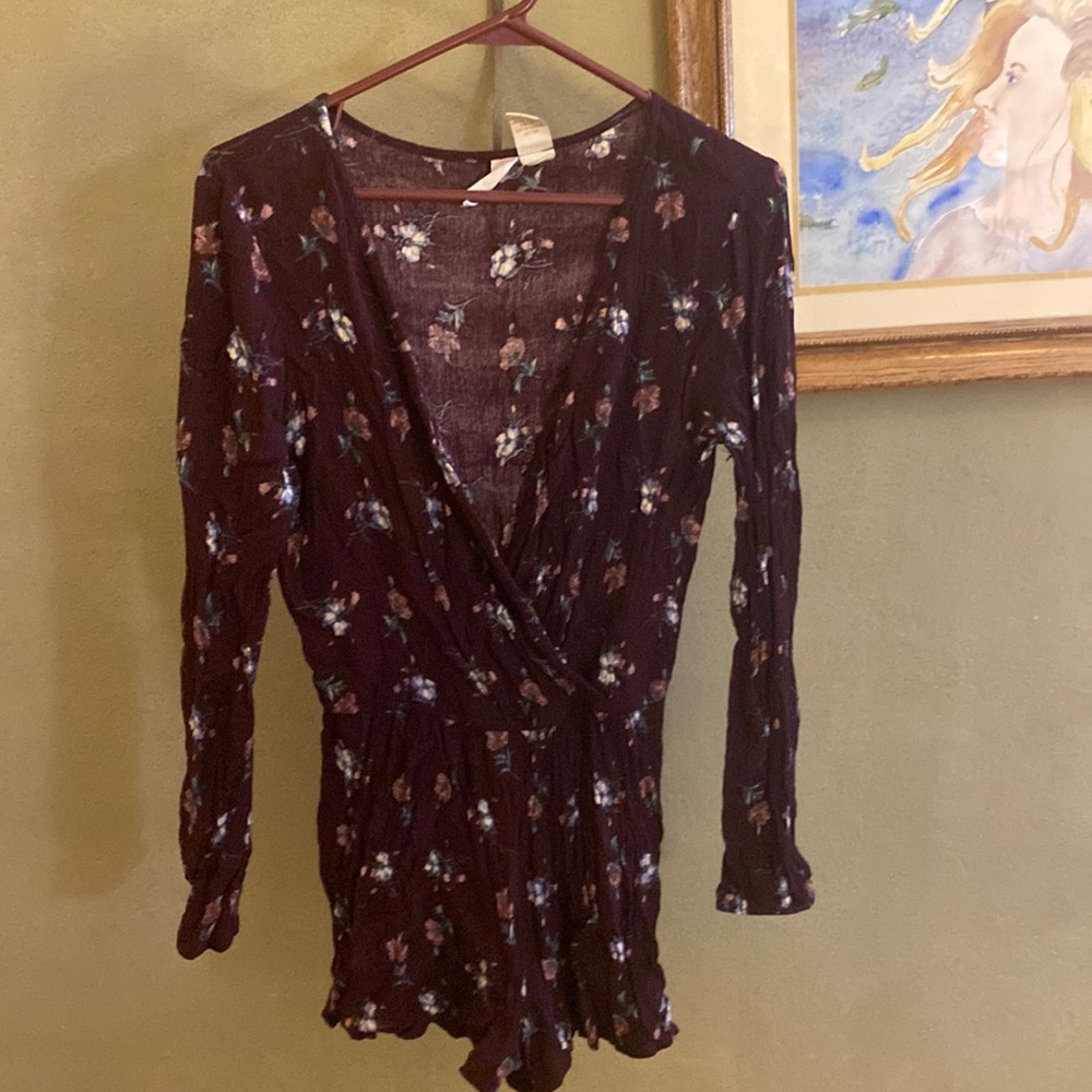 Maroon floral pattern v-neck shirt.